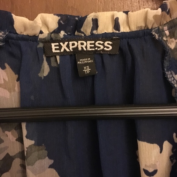 Express Floral Tunic Blouse - Picture 2 of 3